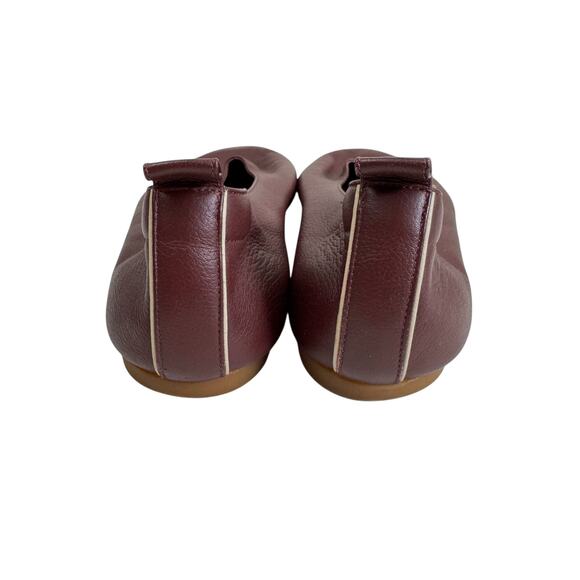 Everlane Day Glove Flat in Burgundy - Picture 6 of 9